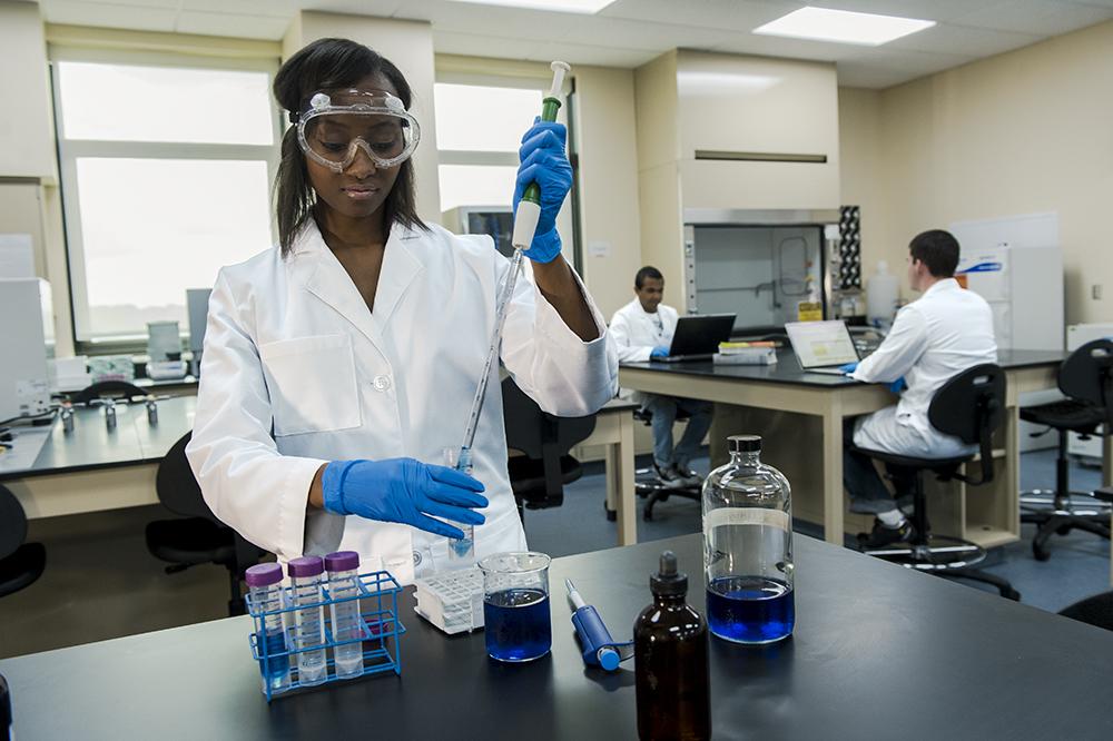 Biotechnology Laboratory Sciences Associate in Science (A.S.)学位